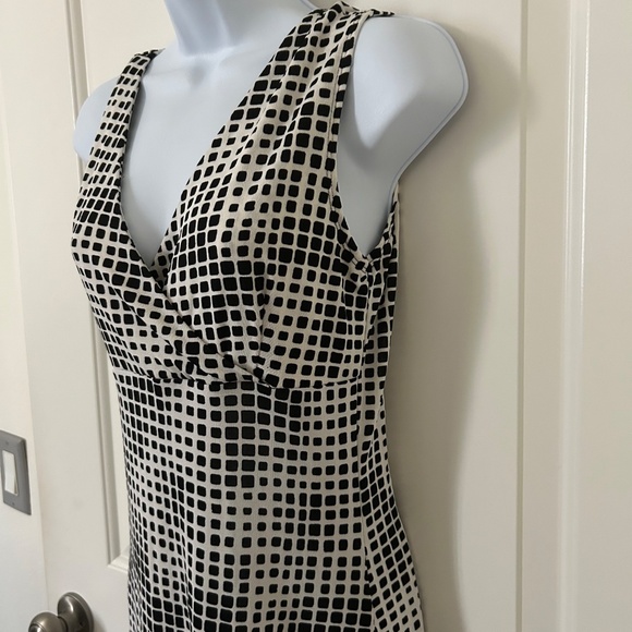 Black & White Dress Stretchable Soft Fabric - Size M - Picture 3 of 4